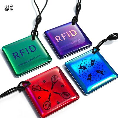 13.56MHz プログラム可能 NTAG213 スマートエポキシキーホブ タグ RFID タグ NFCキーチェイン