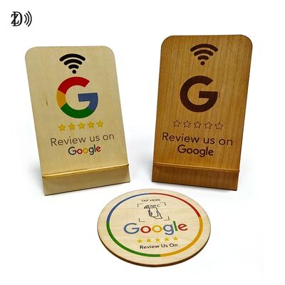 カスタムレーザー彫刻ロゴQRコードNTAG213木製Googleレビューカードスタンド NFC Googleレビューカード